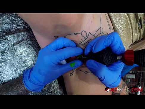 ❤️ Sully Savage, o bunăciune extrem de tatuată, și-a făcut un tatuaj pe clitorisul ei ❤  at ro.sexycamse.top ❤